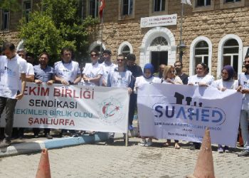 Sağlık emekçilerine yönelik soruşturma protesto edildi