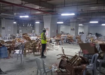 Yemekhaneyi dağıtan inşaat işçilerinden protesto