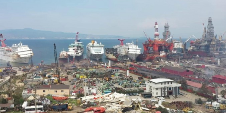 Asbestli gemiye karşı çağrı: İşçileri hesaba katın Asbestli gemiye karşı çağrı: İşçileri hesaba katın