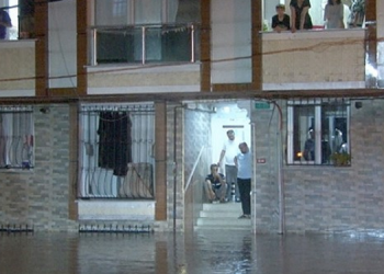 İstanbul’da sağanak yağış: Ev ve işyerleri sular altında kaldı