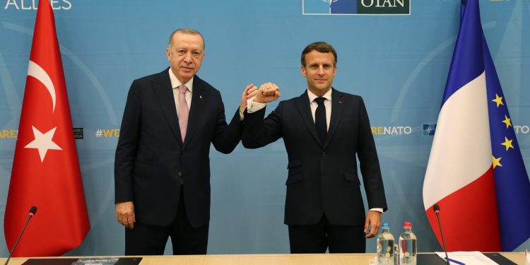Erdoğan, Macron ile telefonda görüştü Erdoğan, Macron ile telefonda görüştü