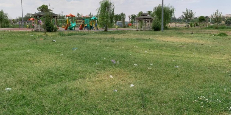 Cizre’nin park ve bahçeleri çöp yığınına dönüştü Cizre’nin park ve bahçeleri çöp yığınına dönüştü