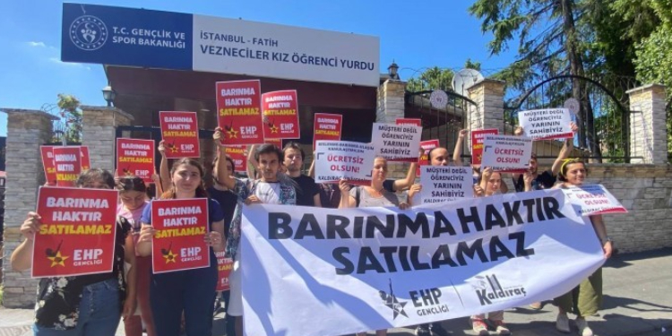 Gençlik örgütleri: Barınma haktır, satılık değildir Gençlik örgütleri: Barınma haktır, satılık değildir