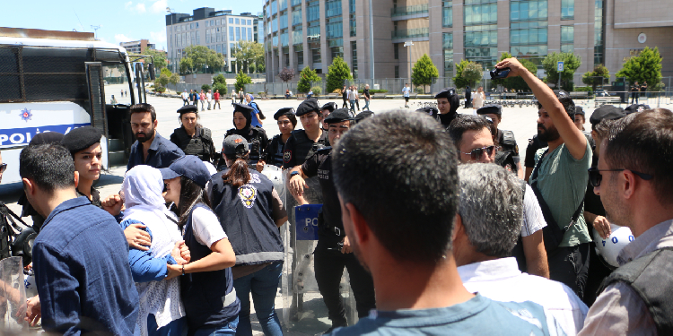 Adalet Nöbeti 17’nci haftasında: İşkenceyi dünya görmüyor mu? Adalet Nöbeti 17’nci haftasında: İşkenceyi dünya görmüyor mu?