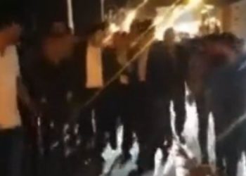 AKP’li Savcı Sayan uzun namlulu silahlarla yürüdü