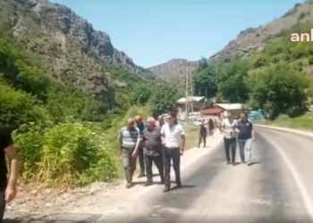 Artvinliler karayolunu kapatarak HES projesini protesto etti