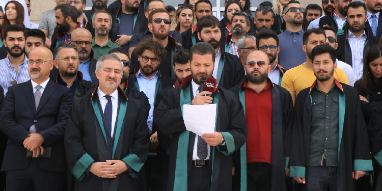 Avukat Bakırtaş’ın katledilmesi protesto edildi: Savunma susmayacak Avukat Bakırtaş’ın katledilmesi protesto edildi: Savunma susmayacak