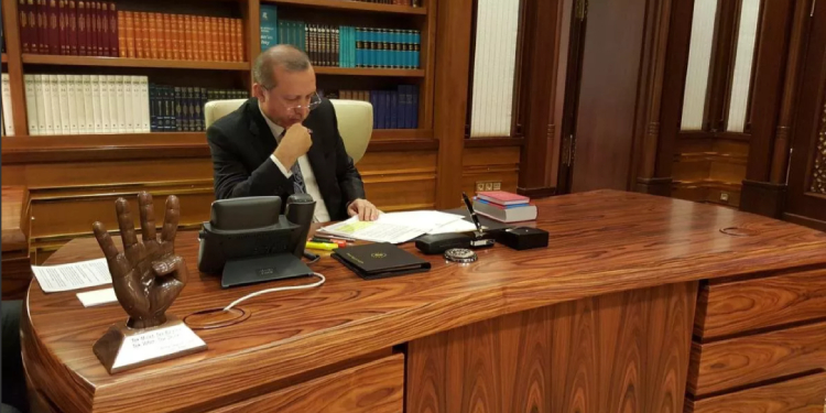 Erdoğan, Ermenistan Başbakanı Paşinyan ile görüştü Erdoğan, Ermenistan Başbakanı Paşinyan ile görüştü