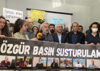 Gazetecilerin gözaltına alınması protesto edildi: Yolumuza devam edeceğiz