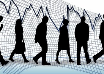 Asgari ücret yorumu: Kaşıkla verilip kepçeyle alınıyor