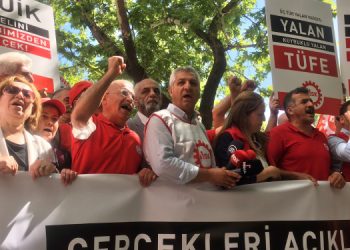 DİSK TÜİK önünde: Milleti açlığa sürüklüyorsunuz