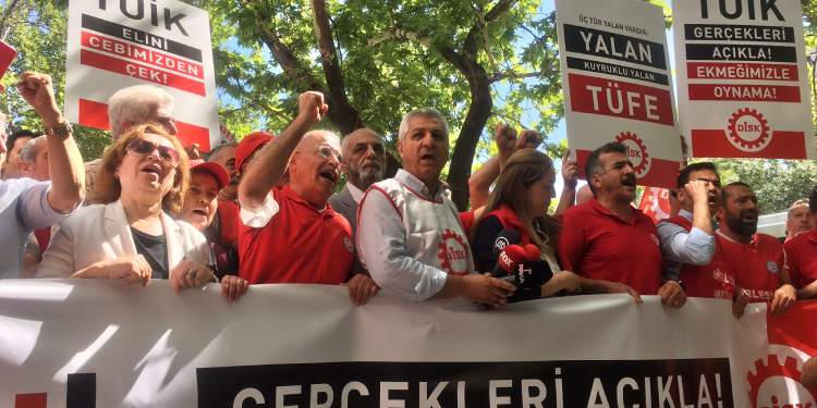 DİSK TÜİK önünde: Milleti açlığa sürüklüyorsunuz DİSK TÜİK önünde: Milleti açlığa sürüklüyorsunuz