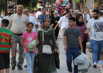 Diyarbakır’da asgari ücret yorumu: Kaşıkla verip kepçeyle geri alıyorlar