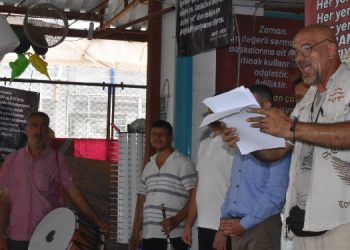 Ekmek kapısını davul zurnayla kapattı Ekmek kapısını davul zurnayla kapattı