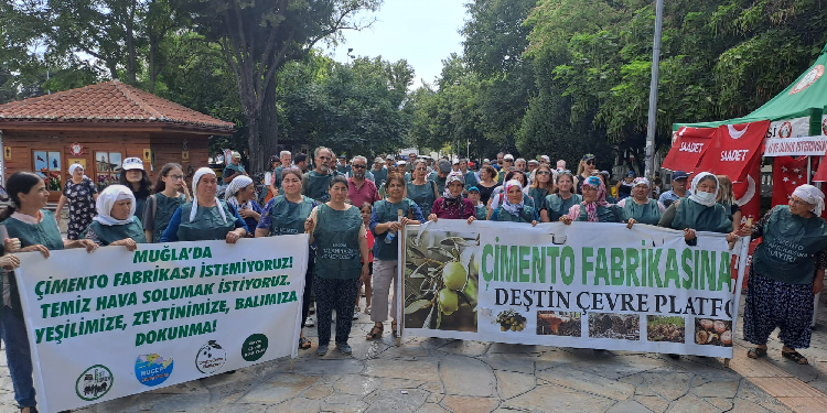 Ekolojistlerden Menteşe Belediyesi önünde eylem Ekolojistlerden Menteşe Belediyesi önünde eylem