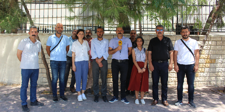 Emine Şenyaşar’a 301 davası Emine Şenyaşar’a 301 davası