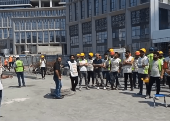 Finans Merkezi Şantiyesinde bulunun 37 inşaat işçisi direnişe geçti