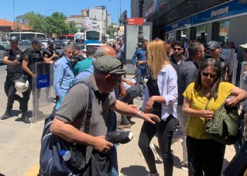 Gazetecilerin açıklamasına polis saldırısı: 3 gözaltı