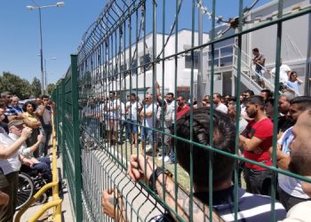 HDP direnişteki işçileri ziyaret etti