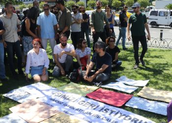 İBB’den ihraç edilenler oturma eylemi başlattı