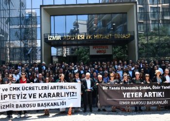 İzmir’de avukatlardan hayat pahalılığı ve şiddet protestosu