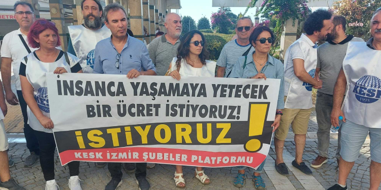 İzmir’de kamu emekçileri bordro yaktı İzmir’de kamu emekçileri bordro yaktı