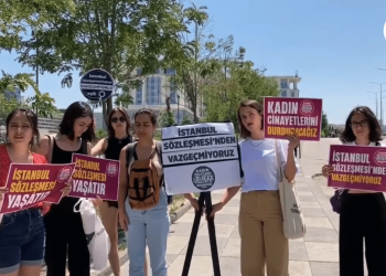 Ret kararı için Danıştay’a siyah çelenk bırakıldı