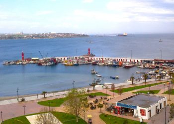 Marmaraereğlisi’nde nüfus 1 milyona çıktı, kumsaldan 483 ton çöp toplandı