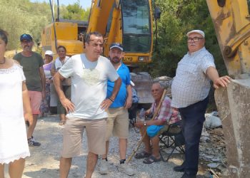 Milaslılar taş ocağına karşı iş makinalarının önüne geçti