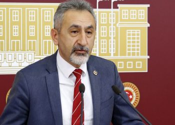 CHP’li̇ Adıgüzel: Bakan, gençleri̇mi̇zi̇ vakıf ve cemaatlere peşkeş çeki̇yor
