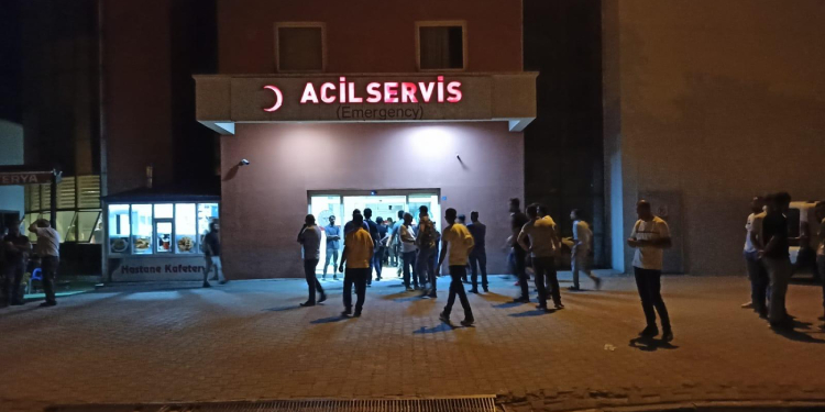 Polisten düğüne ve maça gazlı saldırı Polisten düğüne ve maça gazlı saldırı