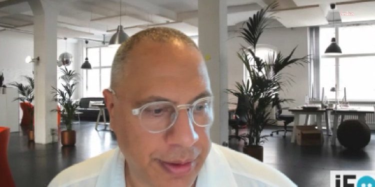 Prof. Dr. Akdeniz: Yayın yasağı Anayasaya aykırı Prof. Dr. Akdeniz: Yayın yasağı Anayasaya aykırı