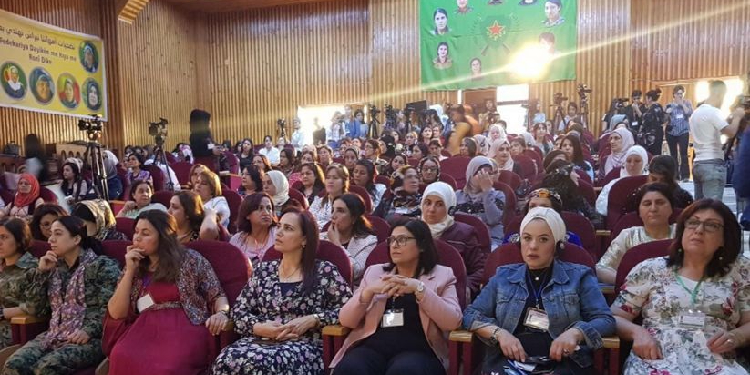 Qamişlo’da Ortadoğu Kadın Devrimi Forumu Qamişlo’da Ortadoğu Kadın Devrimi Forumu