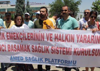 Sağlık emekçileri talepleri için eylemde
