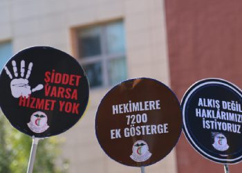 Sağlıkçılar grevde: Bakan Koca’ya istifa çağrısı