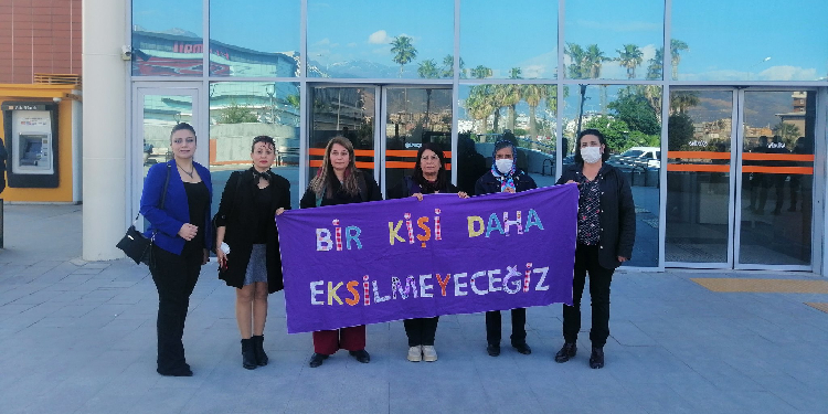 Şiddet failinden duruşma salonunda avukata hakaret Şiddet failinden duruşma salonunda avukata hakaret