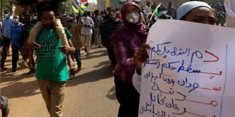 Sudan’da “zina” suçlamasıyla yargılanan bir kadın, taşlanarak ölüm cezasına çarptırıldı Sudan’da “zina” suçlamasıyla yargılanan bir kadın, taşlanarak ölüm cezasına çarptırıldı