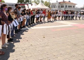 Suruç Katliamı’nda yaşamını yitirenler için birçok kentte anma