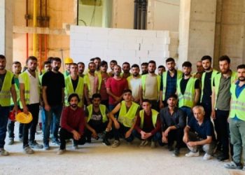 Ücretlerini alamayan işçilerden eylem