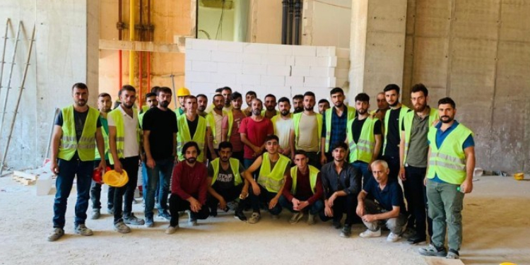 Ücretlerini alamayan işçilerden eylem Ücretlerini alamayan işçilerden eylem