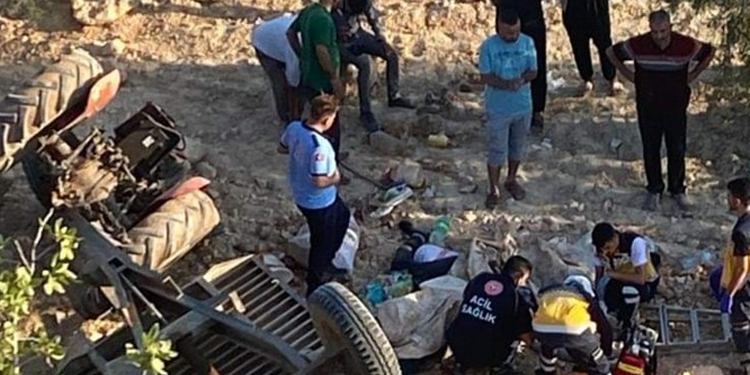 Antep’te fıstık işçileri kaza yaptı: 2 ölü 7 yaralı Antep’te fıstık işçileri kaza yaptı: 2 ölü 7 yaralı