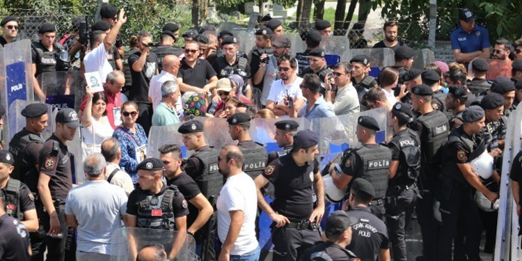 Cumartesi Anneleri’nin gözaltı süresi uzatıldı Cumartesi Anneleri’nin gözaltı süresi uzatıldı