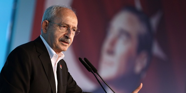 Kılıçdaroğlu: Türkiye’de derin bir yoksulluk var, bunun da farkındayım ama fark etmek yetmez Kılıçdaroğlu: Türkiye’de derin bir yoksulluk var, bunun da farkındayım ama fark etmek yetmez