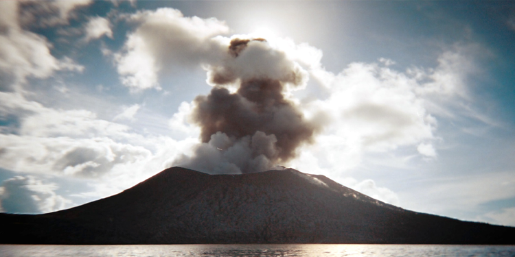 NASA: Tonga’daki yanardağ, atmosfere 58 bin olimpik havuzu dolduracak su buharı püskürttü NASA: Tonga’daki yanardağ, atmosfere 58 bin olimpik havuzu dolduracak su buharı püskürttü