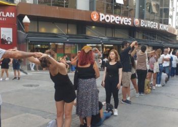 Asbestli gemiyi protesto: Durduracağız