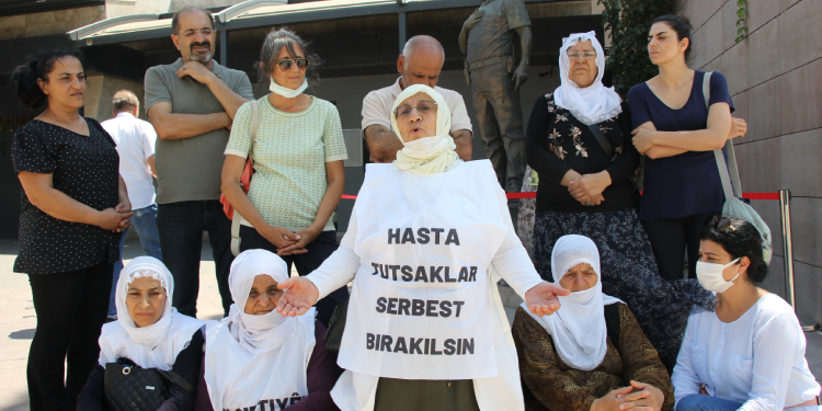 Adalet Nöbeti: Yeter artık cezaevinden cenazeler çıkmasın Adalet Nöbeti: Yeter artık cezaevinden cenazeler çıkmasın