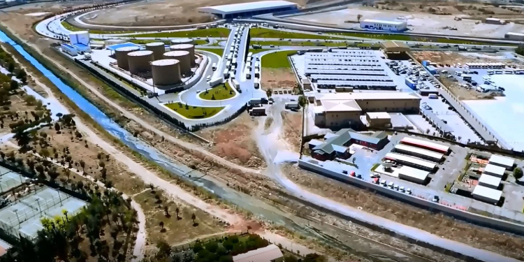 Ayamama Deresi kırmızı akmaya başladı: İnsan kokudan kalamıyor Ayamama Deresi kırmızı akmaya başladı: İnsan kokudan kalamıyor