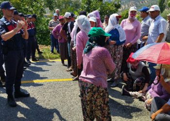 Aydın’da JES’e karşı çıkan köylüler yolu trafiğe kapattı