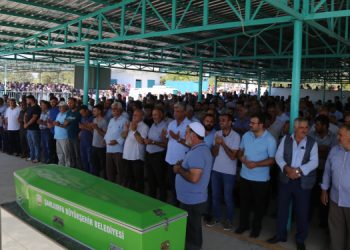 Binler Bazo Yılmaz’ı sloganlarla son yolculuğuna uğurladı