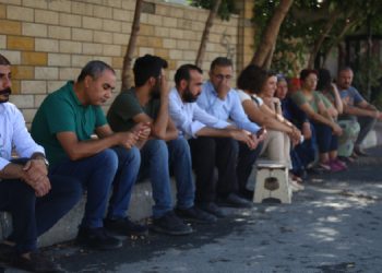 Emine anne ile nöbet tutanlar: Biz bu davanın taraflarıyız